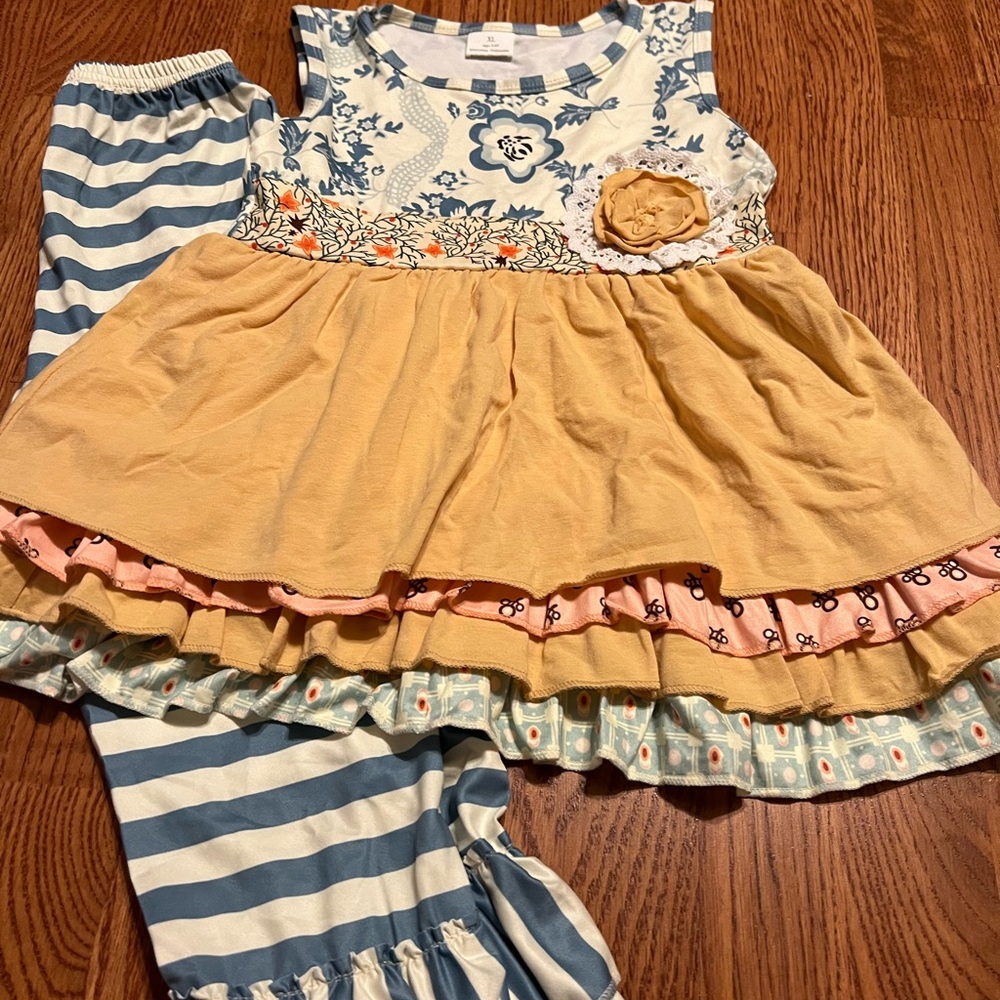 🆕 Sleeveless Ruffle Top - Picture 3 of 5